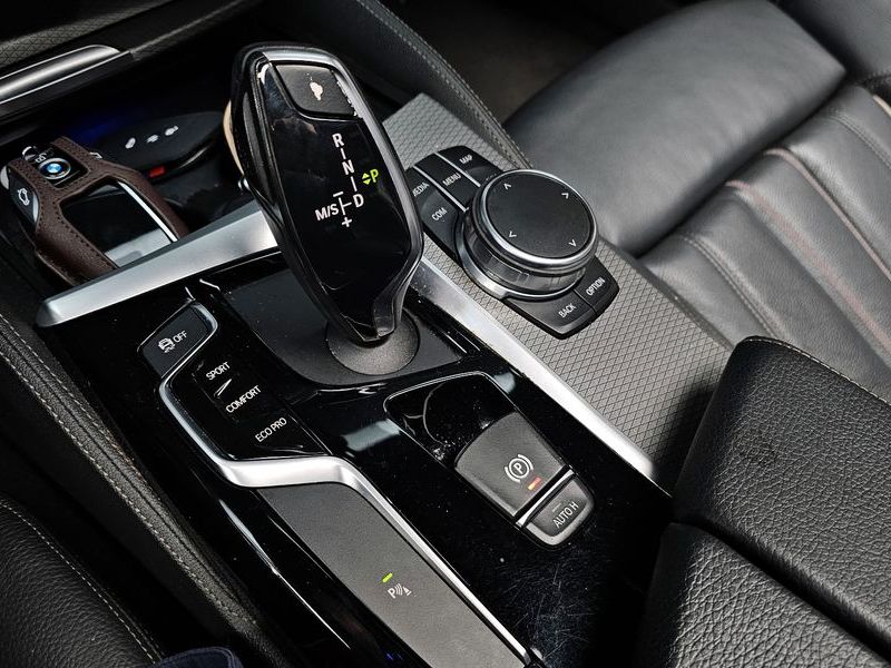 2018 BMW 5 Series 530i M Sport Package photo 9