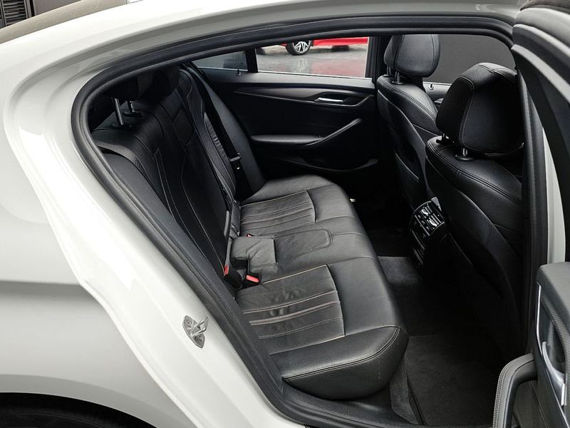 2018 BMW 5 Series 530i M Sport Package photo 11