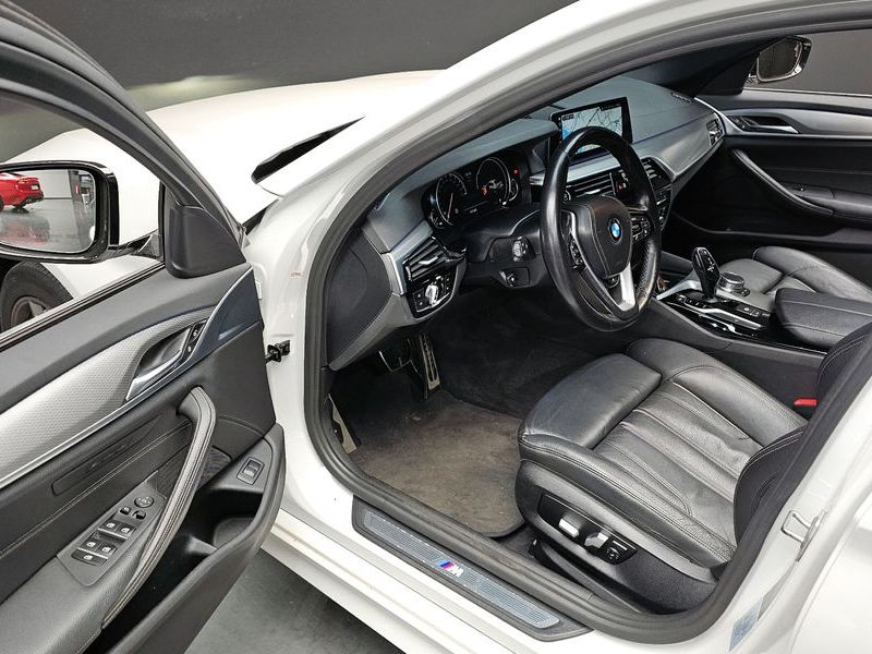2018 BMW 5 Series 530i M Sport Package photo 12