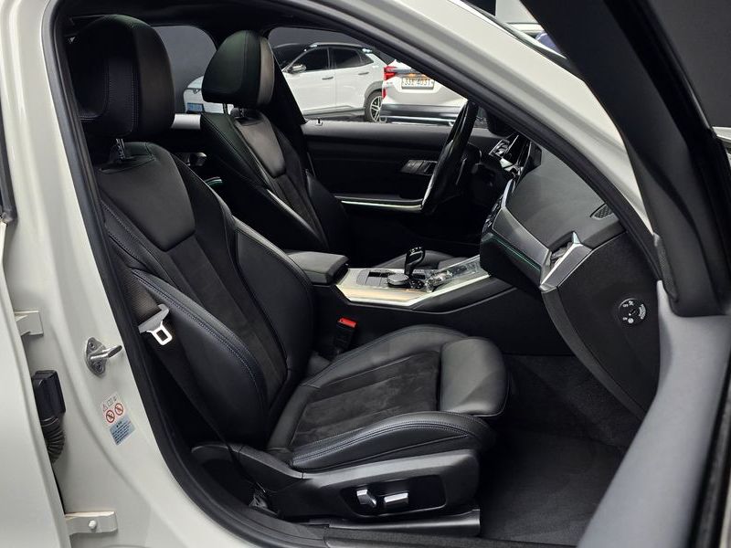 2022 BMW 3 Series 320i M Sport photo 10