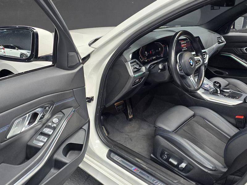 2022 BMW 3 Series 320i M Sport photo 11