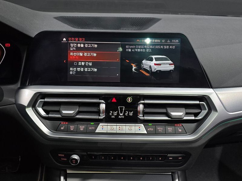2022 BMW 3 Series 320i M Sport photo 15