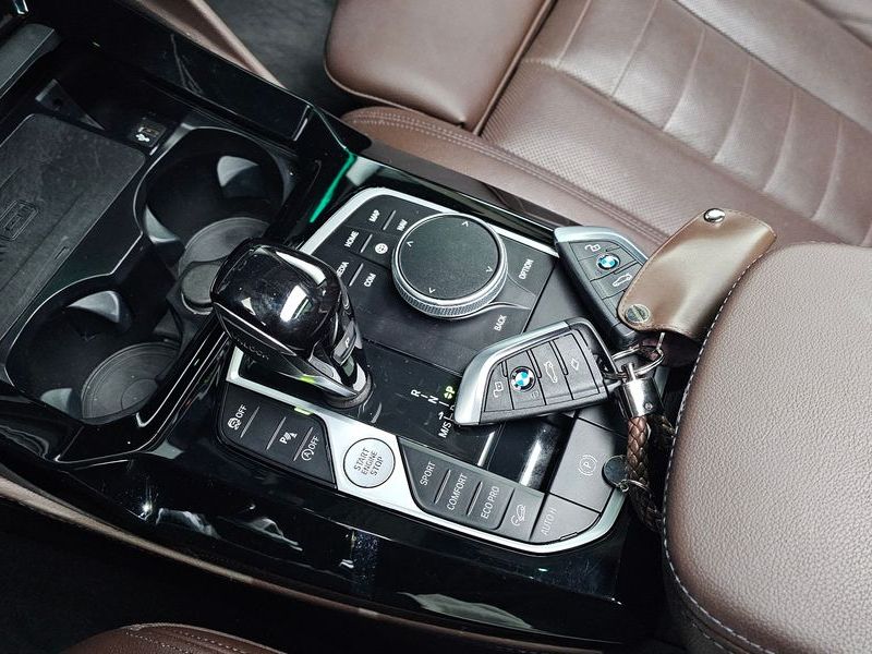 2023 BMW X4 xDrive20i xLine photo 9