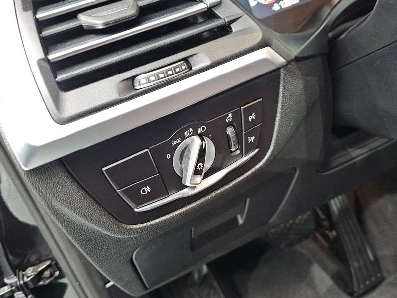 2023 BMW X4 xDrive20i xLine photo 12