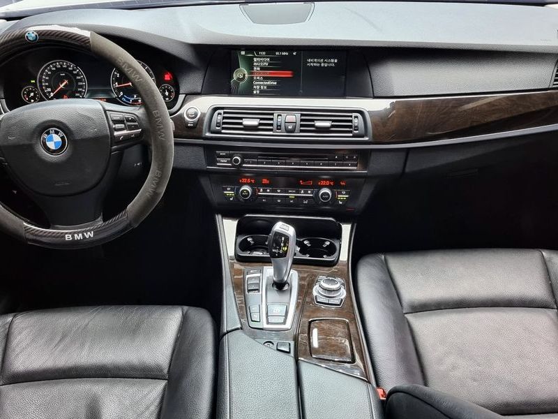2013 BMW 5 Series 528i photo 7