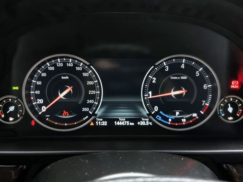 2013 BMW 5 Series 528i photo 8