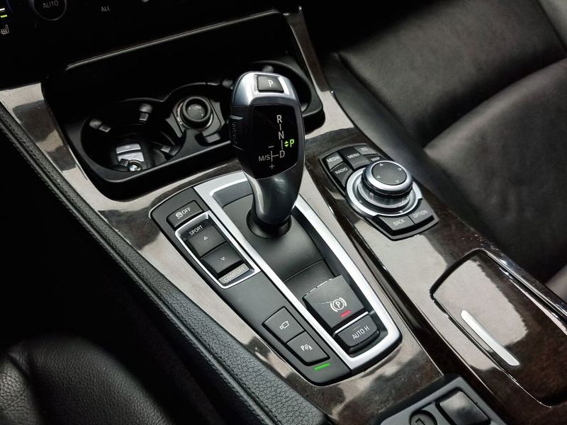 2013 BMW 5 Series 528i photo 9