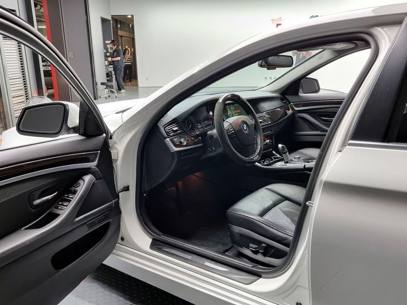 2013 BMW 5 Series 528i photo 10