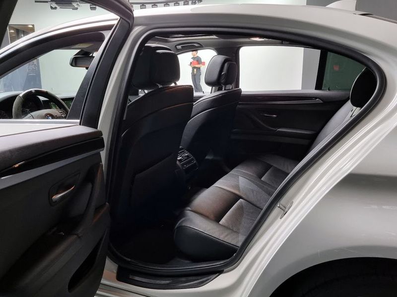 2013 BMW 5 Series 528i photo 11