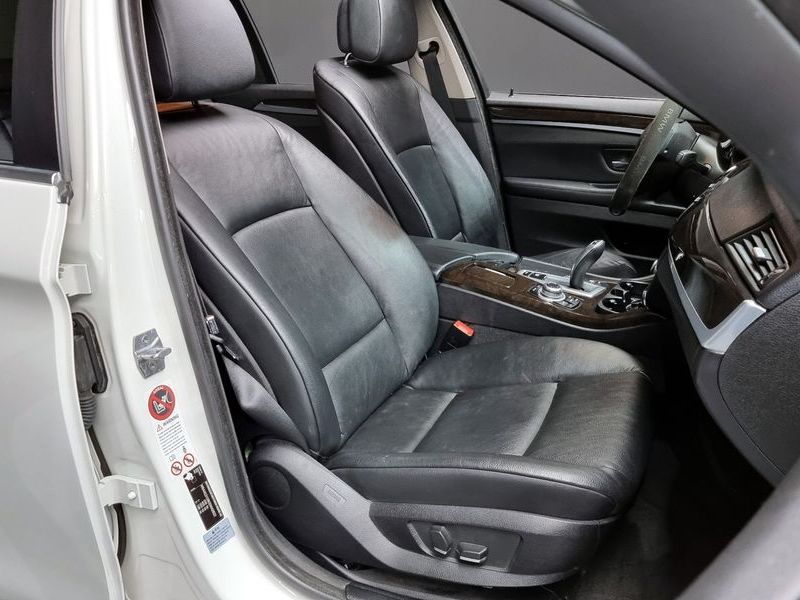 2013 BMW 5 Series 528i photo 12