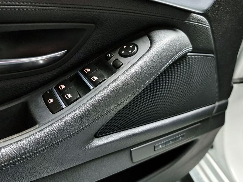 2013 BMW 5 Series 528i photo 14