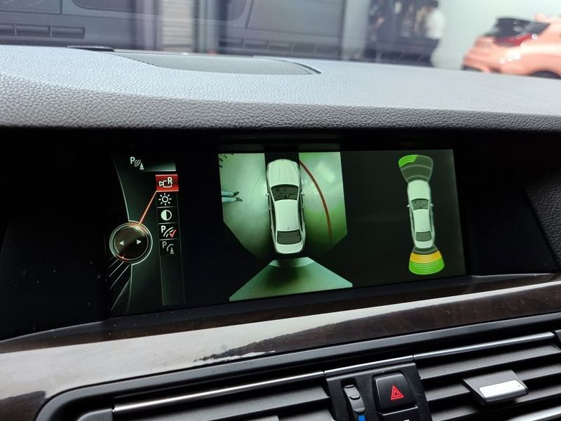 2013 BMW 5 Series 528i photo 17
