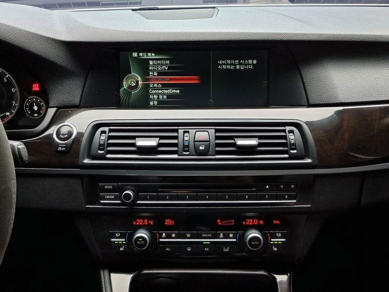 2013 BMW 5 Series 528i photo 18