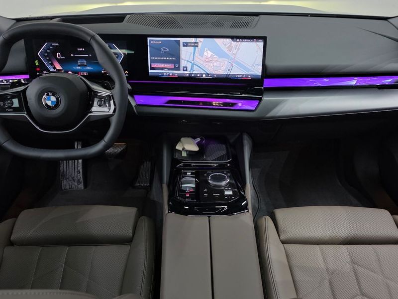 2025 BMW 5 Series 520i photo 7