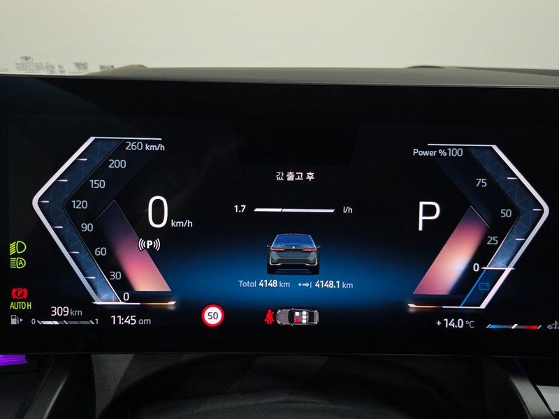2025 BMW 5 Series 520i photo 8