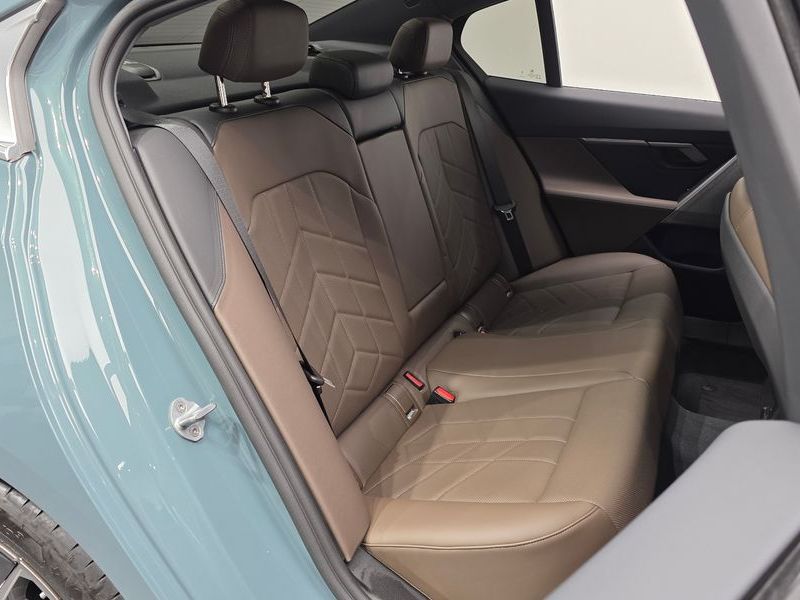 2025 BMW 5 Series 520i photo 11