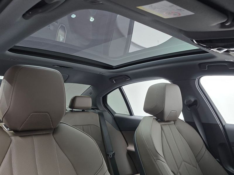 2025 BMW 5 Series 520i photo 13