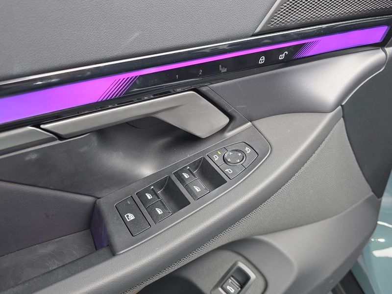 2025 BMW 5 Series 520i photo 14