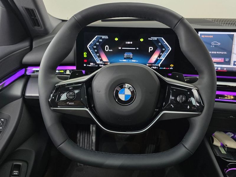 2025 BMW 5 Series 520i photo 15