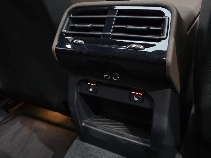 2025 BMW 5 Series 520i photo 19