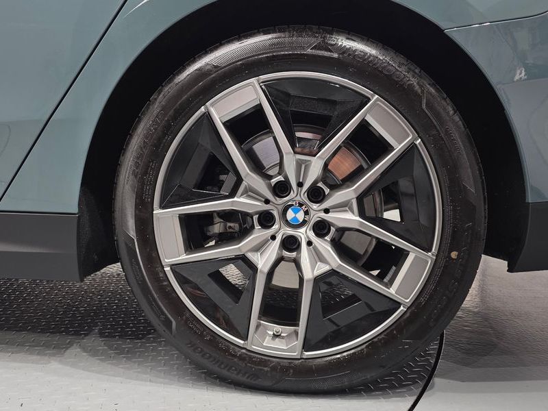 2025 BMW 5 Series 520i photo 21