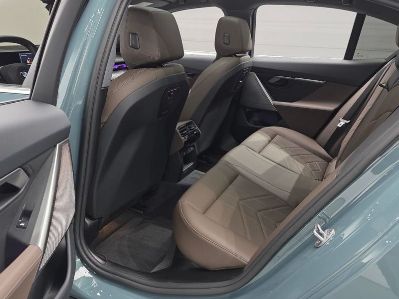 2025 BMW 5 Series 520i photo 26