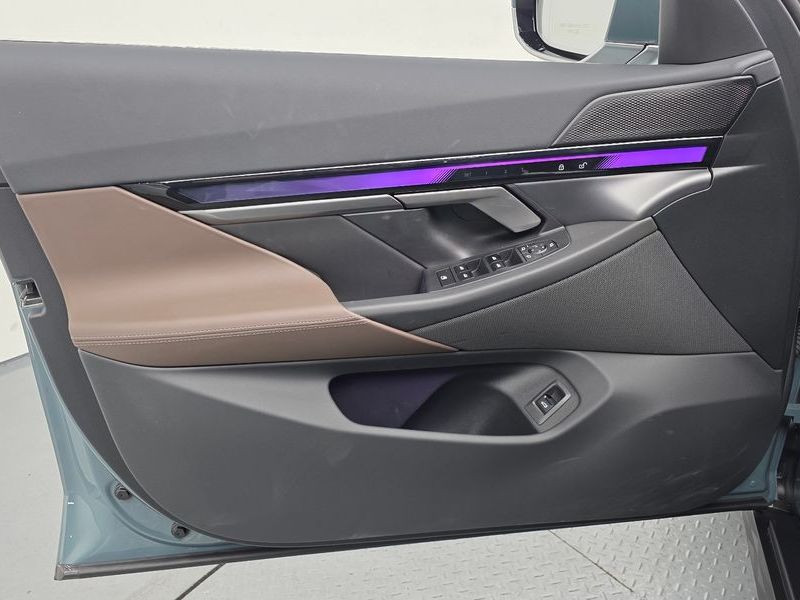 2025 BMW 5 Series 520i photo 27