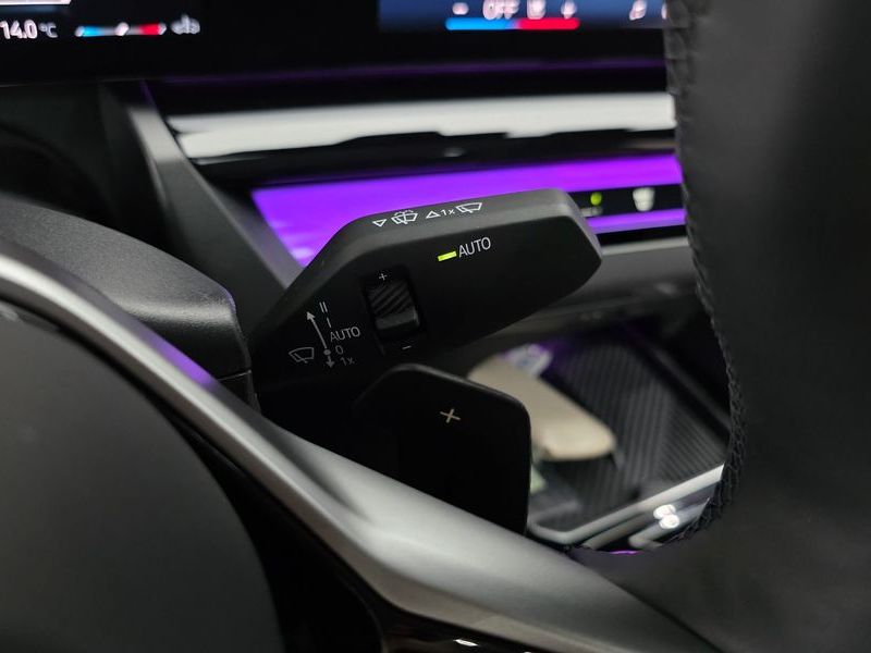 2025 BMW 5 Series 520i photo 29