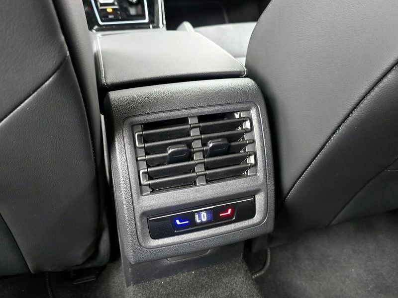 2025 Volkswagen Golf 2.0 TDI Prestige photo 19