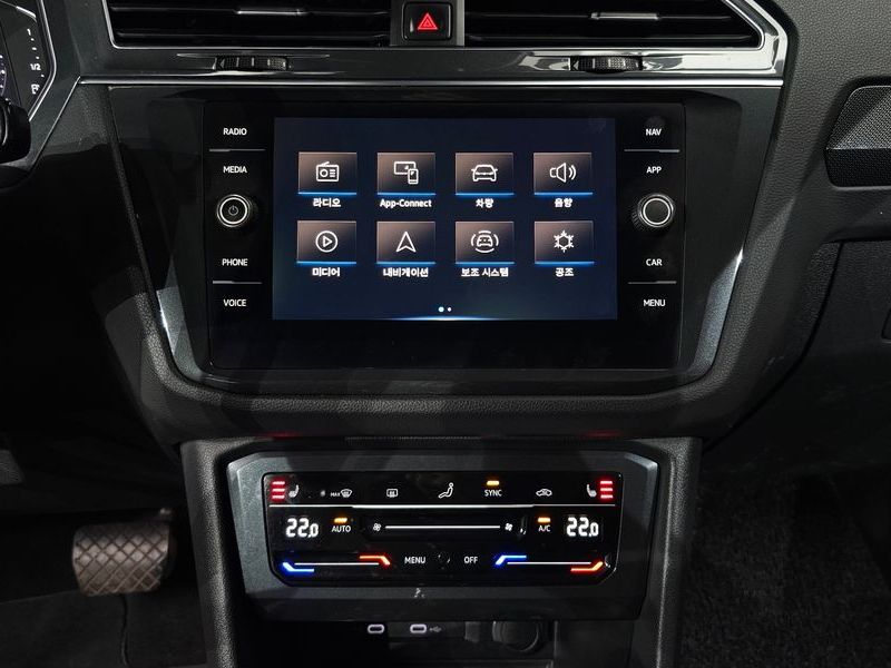 2021 Volkswagen Tiguan 2.0 TDI Premium photo 14