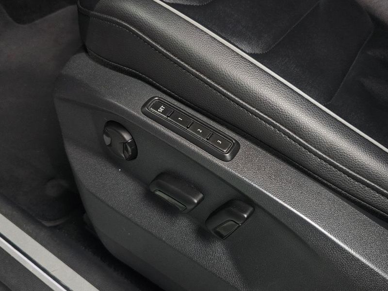2021 Volkswagen Tiguan 2.0 TDI Premium photo 19