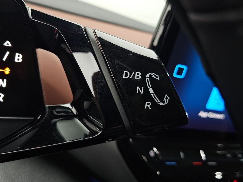 2023 Volkswagen ID.4 Pro photo 9