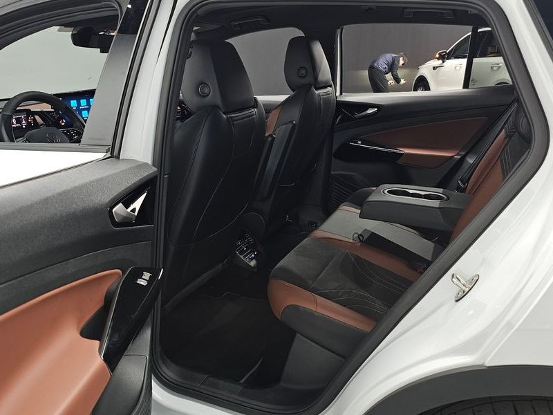2023 Volkswagen ID.4 Pro photo 12