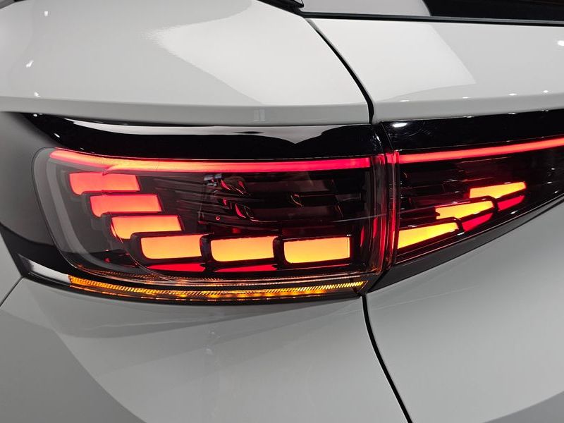 2023 Volkswagen ID.4 Pro photo 23