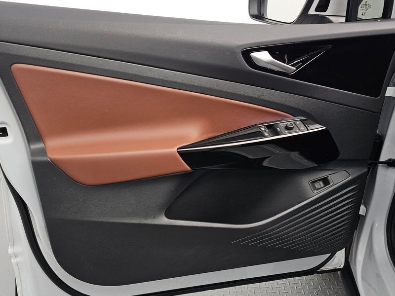 2023 Volkswagen ID.4 Pro photo 24