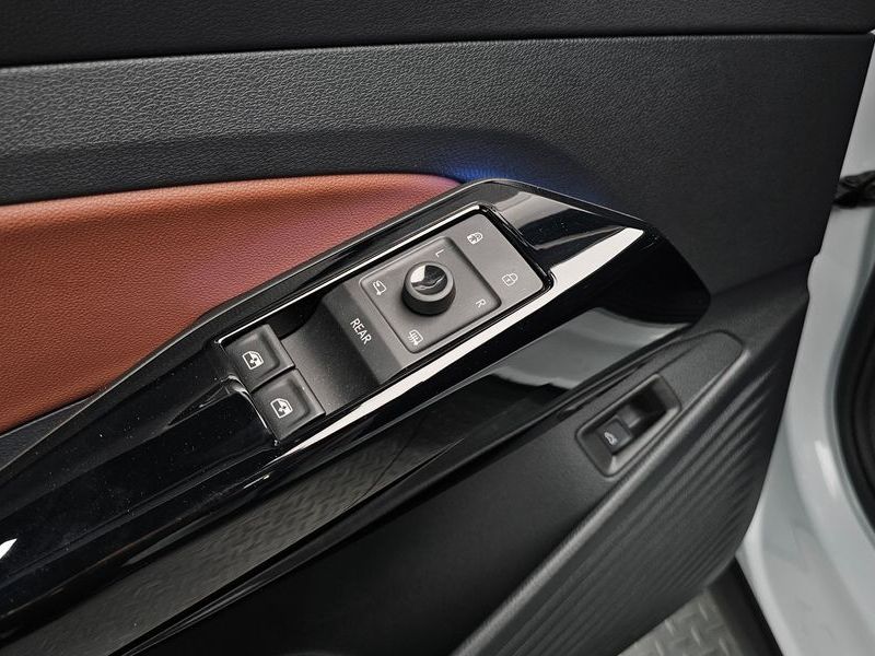 2023 Volkswagen ID.4 Pro photo 27