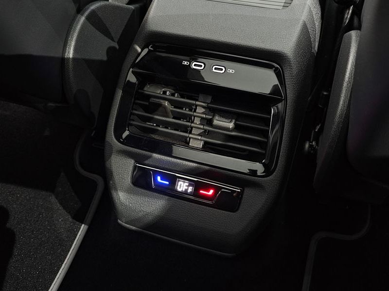 2023 Volkswagen ID.4 Pro photo 29