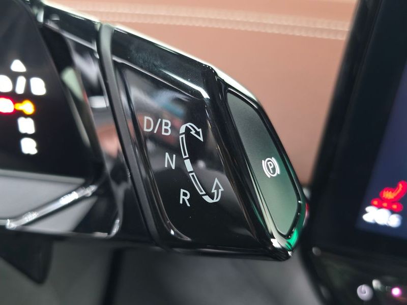 2023 Volkswagen ID.4 Pro photo 9
