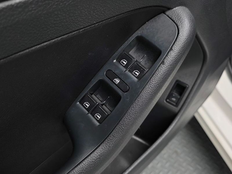 2013 Volkswagen Jetta 2.0 TDI 6th photo 18