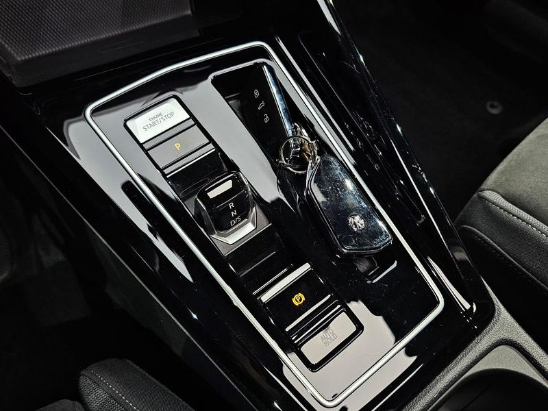 2023 Volkswagen Golf 2.0 TDI Prestige photo 9