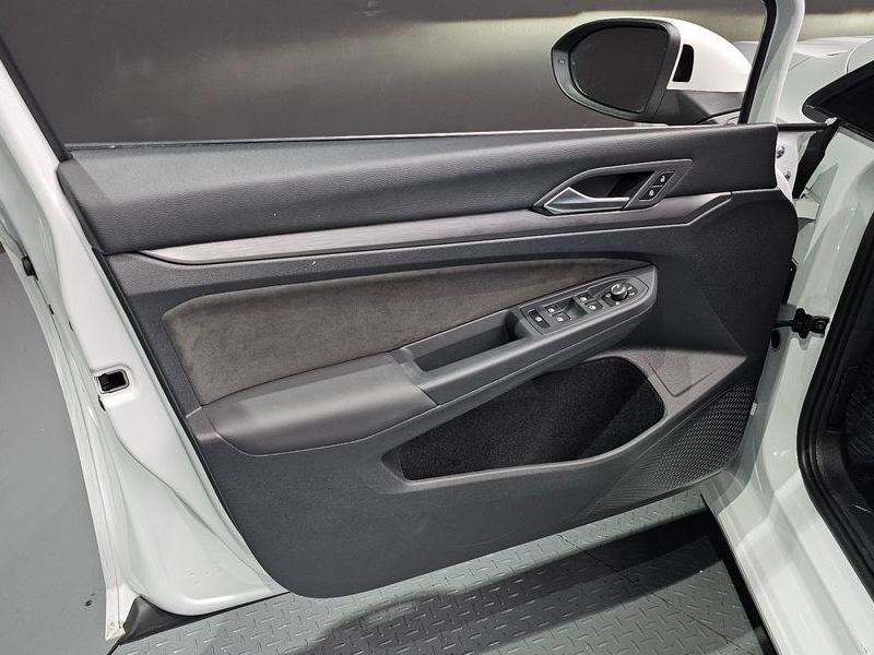 2023 Volkswagen Golf 2.0 TDI Prestige photo 24