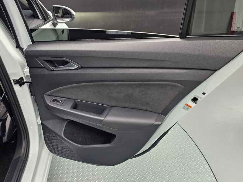 2023 Volkswagen Golf 2.0 TDI Prestige photo 25