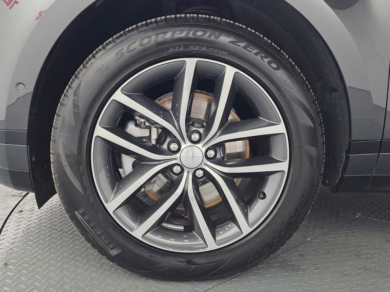 2025 Land Rover Range Rover Evoque P250 Dynamic SE photo 9