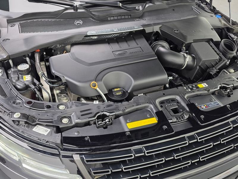 2025 Land Rover Range Rover Evoque P250 Dynamic SE photo 10