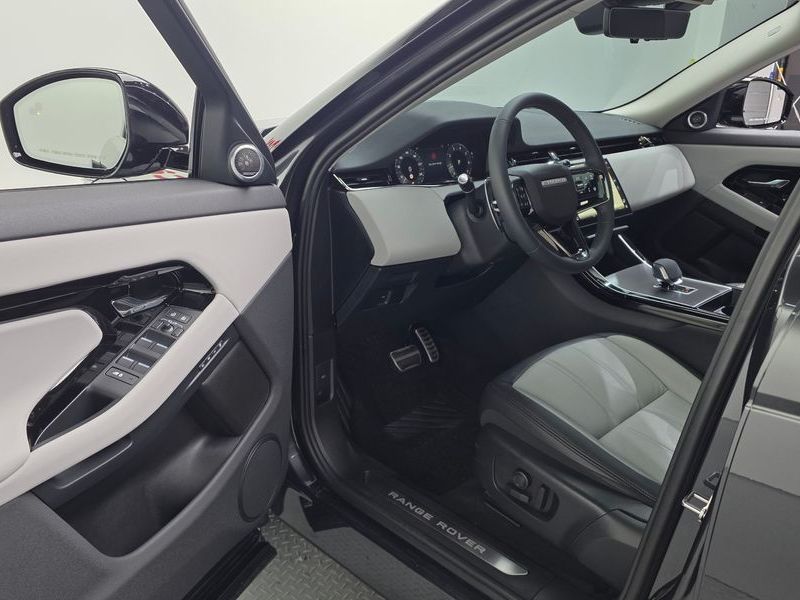 2025 Land Rover Range Rover Evoque P250 Dynamic SE photo 11