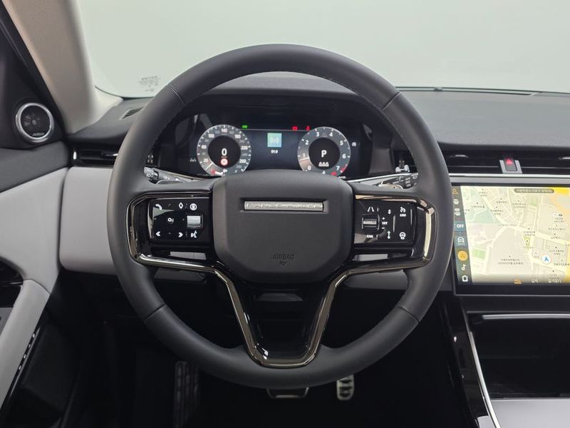 2025 Land Rover Range Rover Evoque P250 Dynamic SE photo 13