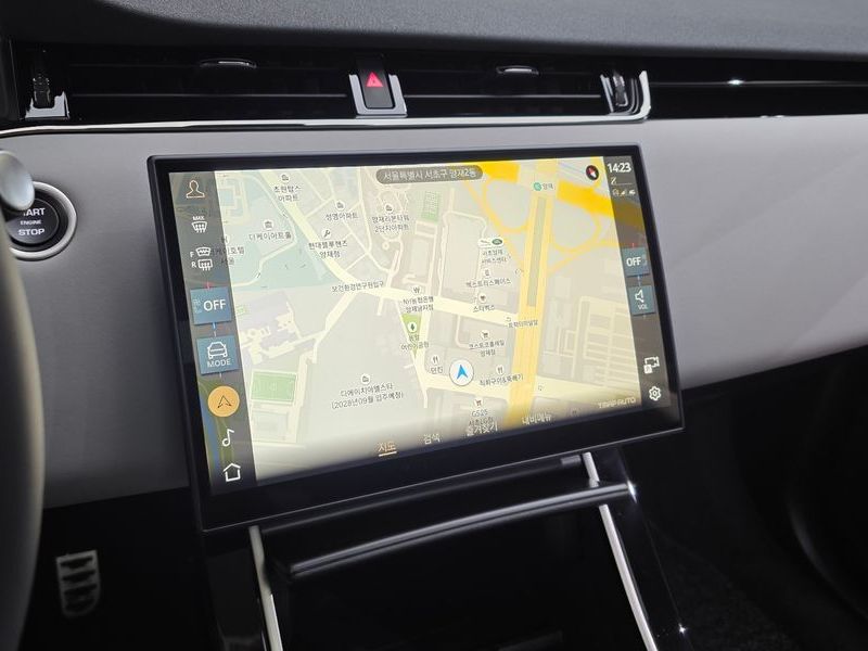 2025 Land Rover Range Rover Evoque P250 Dynamic SE photo 14