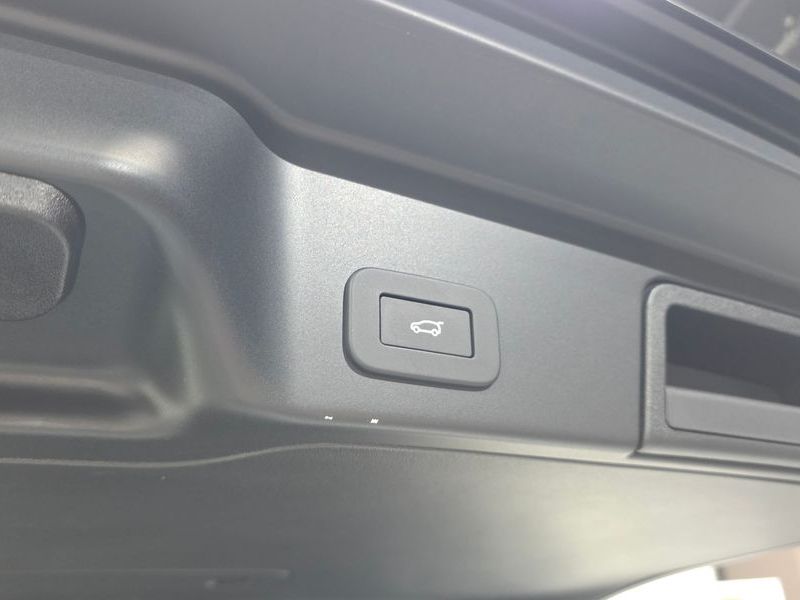 2025 Land Rover Range Rover Evoque P250 Dynamic SE photo 20