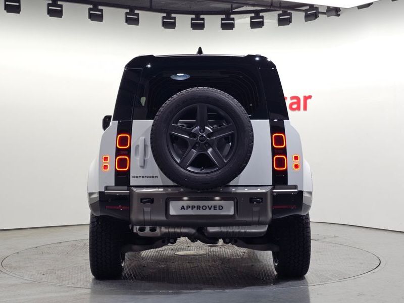 2025 Land Rover Defender 90 D250 X-Dynamic SE photo 7