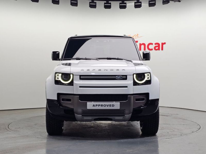 2025 Land Rover Defender 90 D250 X-Dynamic SE photo 8